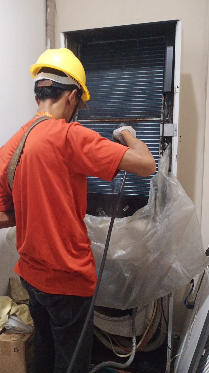 Cuci AC standing floor