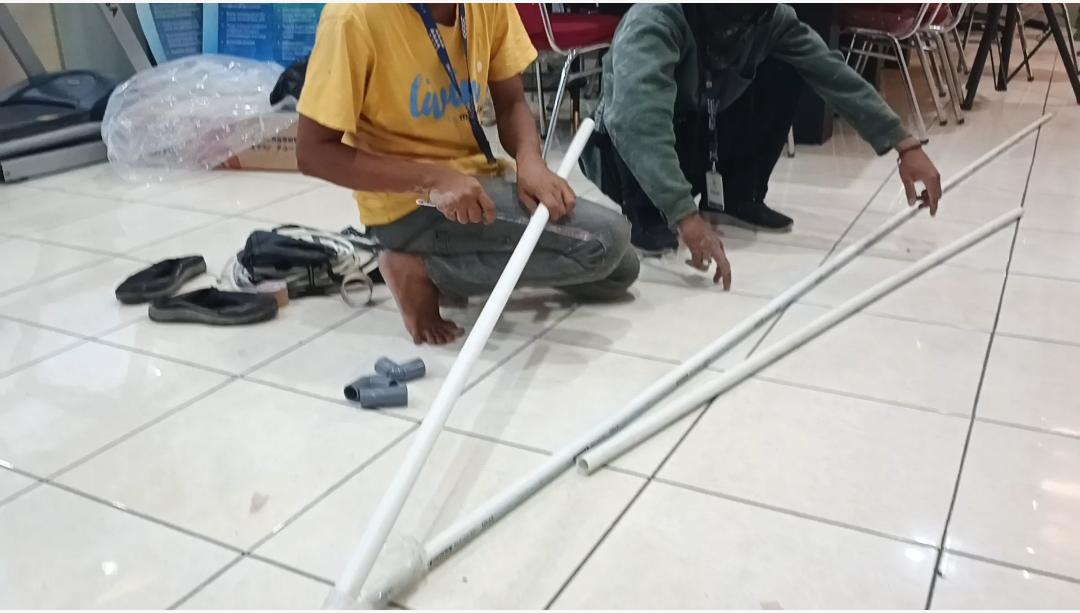Perbaikan jalur pembuangan air AC